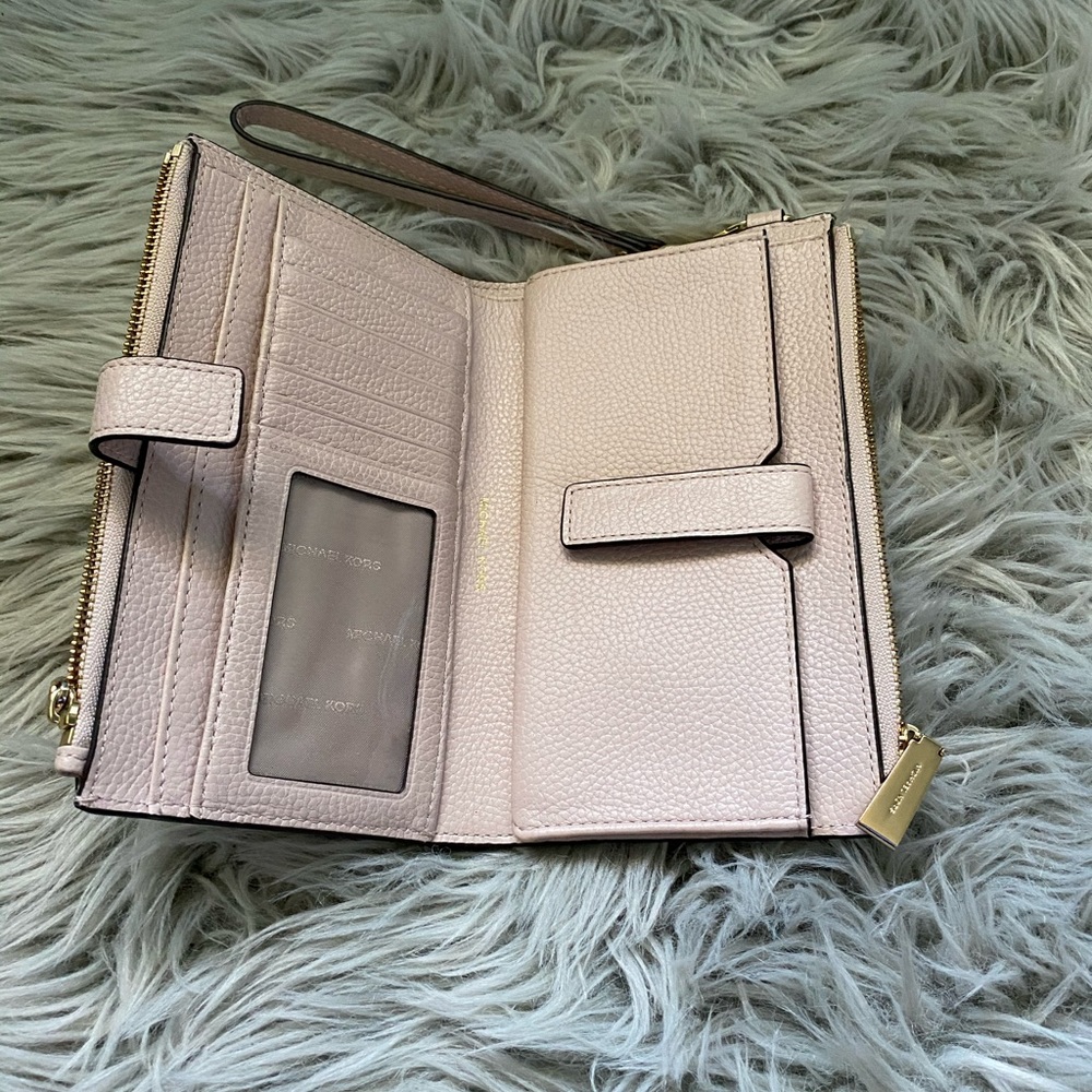 Michael Kors wristlet pink
